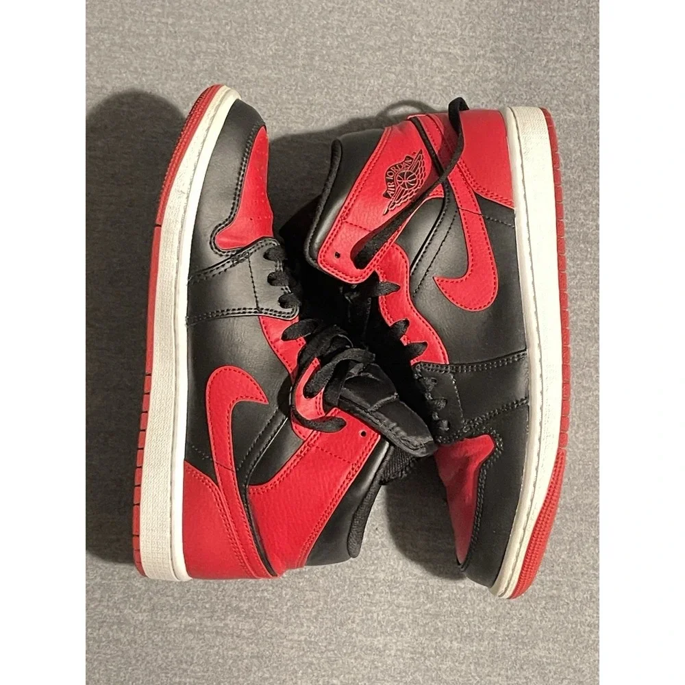 Nike Air Jordan 1 Mid Bred Black Red Men's Size 8.5 High Top Sneakers 554724-074